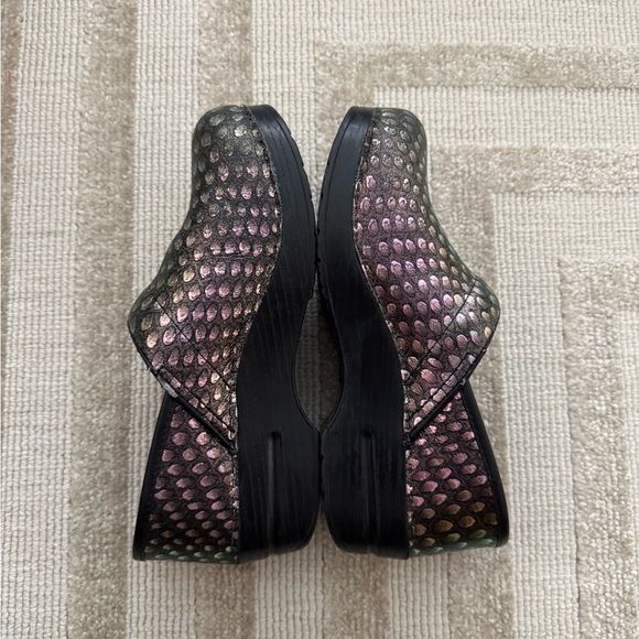 FREE SHIPPING! Dansko Iridescent Platform Shoes - Picture 1 of 3